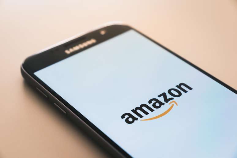 Amazon, de 1 US$ trilhão, teria faturado com algoritmo que eleva preços, segundo o FTC