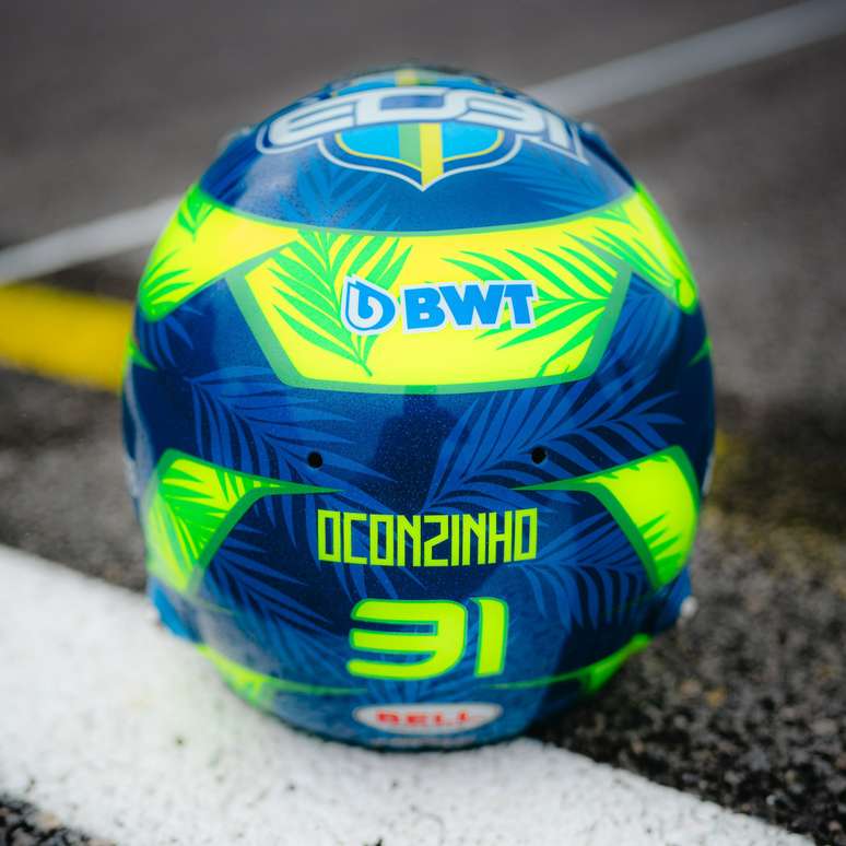 O capacete de Ocon tr&aacute;s as cores do Brasil e seu apelido em bom portugu&ecirc;s