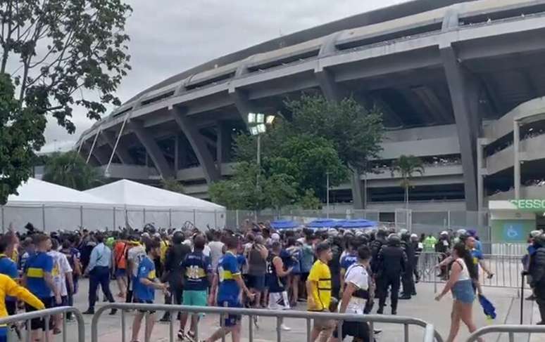 Boca fans clash with police