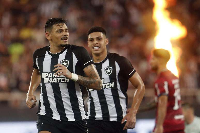 Botafogo será campeão brasileiro? Veja chances e compare as