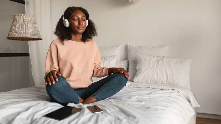 A meditação vai te ajudar a melhorar seu bem-estar e saúde mental - Shutterstock