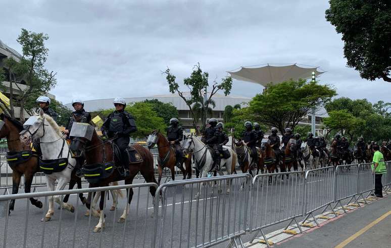 Policiamento est&aacute; garantindo a tranquilidade dos torcedores de Flu e Boca, at&eacute; o momento, nenhum problema. Lucas Bayer/Jogada10