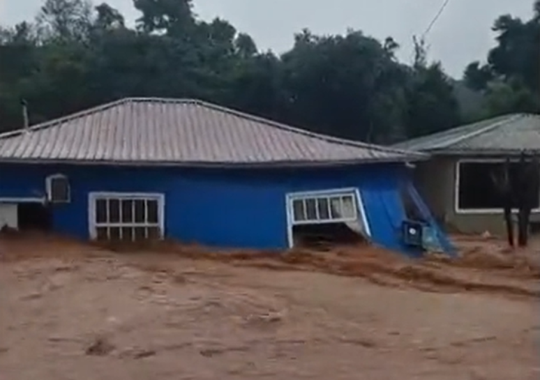 Casa foi arrastada por forte chuvas no Rio Grande do Sul