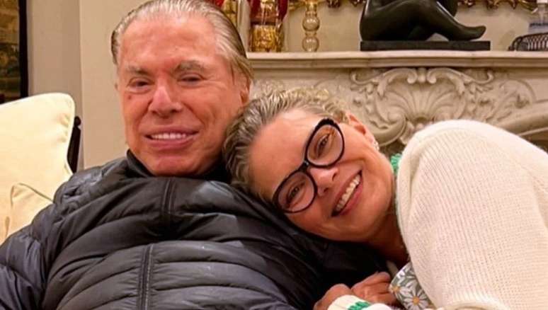 Cintia Abravanel com o pai, Silvio Santos, na casa do apresentador: "Pra ele também deve estar sendo difícil"