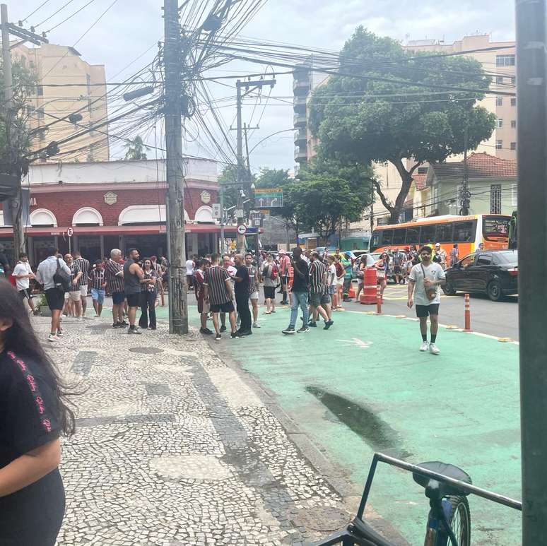 Torcedores do Fluminense e do Boca Juniors recorrem aos cambistas