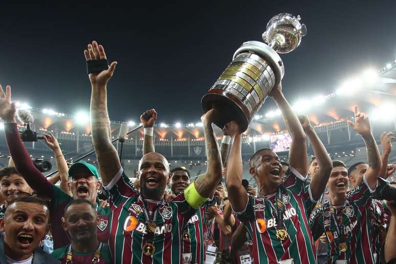 Felipe e o time na comemoração do título (Raul Sifuentes/Getty Images)