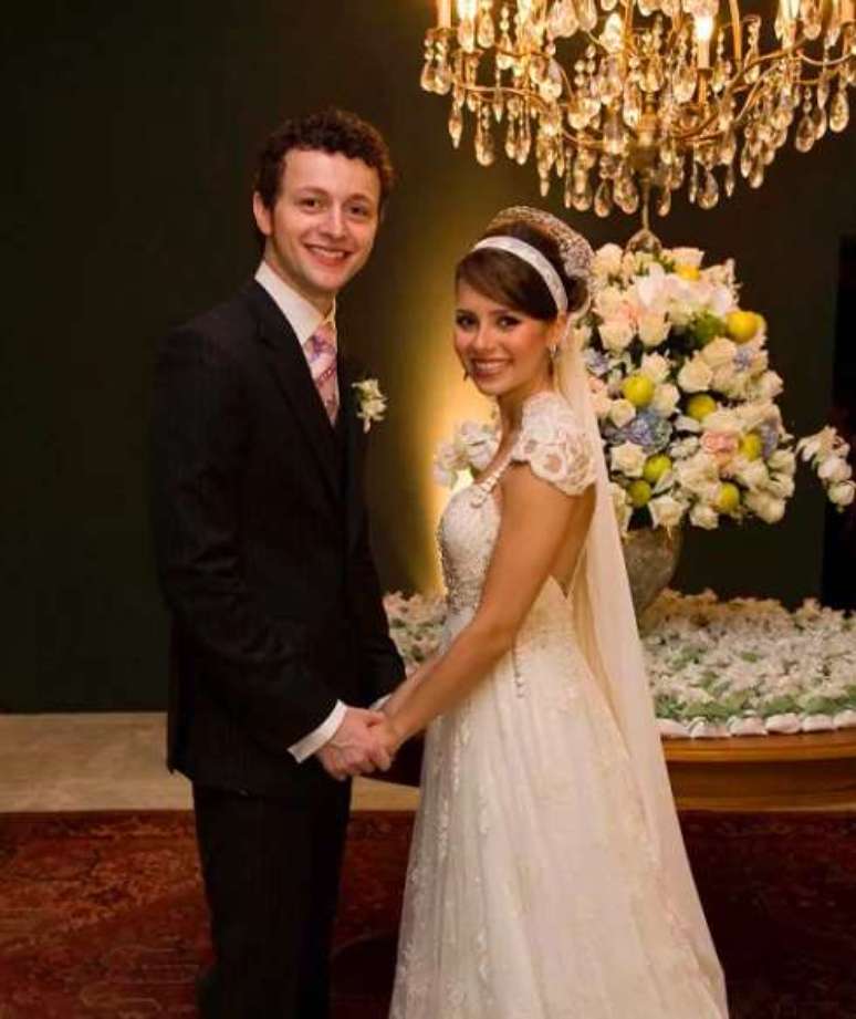 Depois de voltarem a ficar juntos, Sandy e Lucas se casaram em setembro de 2008, em uma cerimônia intimista em Campinas, interior de São Paulo.