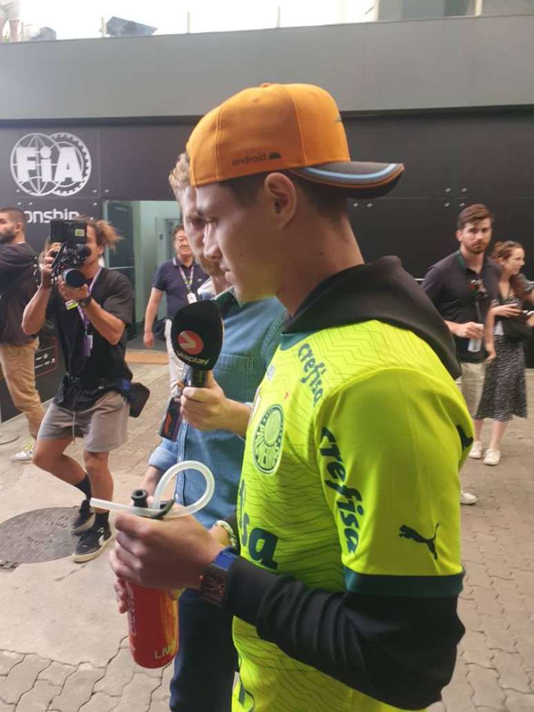 Norris apareceu com camisa do Palmeiras no paddock da F-1;