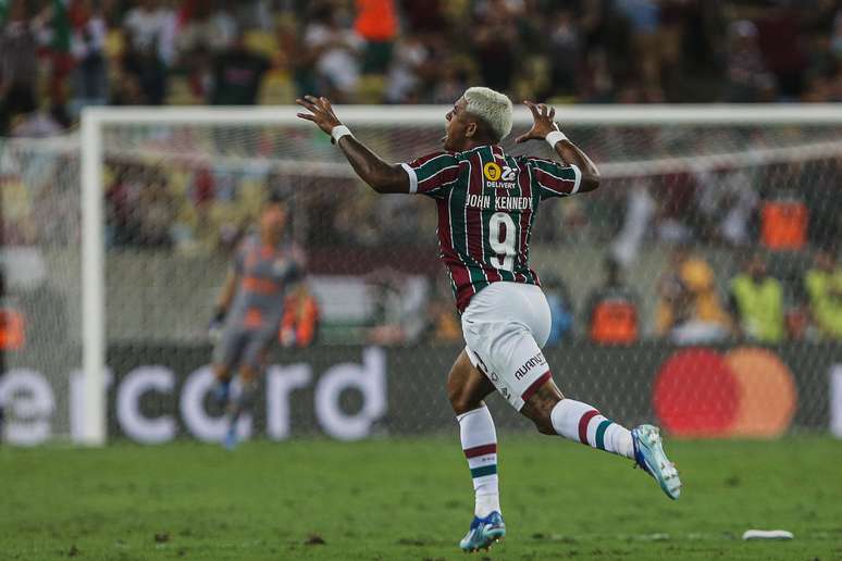 Enlightened, John Kennedy turns the situation around and becomes the hero of Fluminense by winning the Libertadores