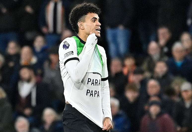 Salah salva Liverpool em empate com Fulham