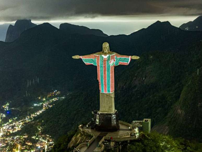 Principal cart&atilde;o postal do Brasil ganhou as cores do Fluminense depois do t&iacute;tulo da Libertadores.