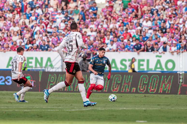 Fortaleza supera o Coritiba por 3 a 0 e vence a primeira na Série