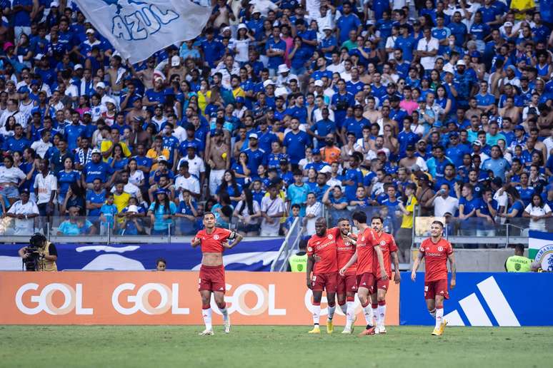 Cruzeiro 1 x 2 Inter: veja gols e melhores momentos do jogo pelo Brasileiro  > No Ataque