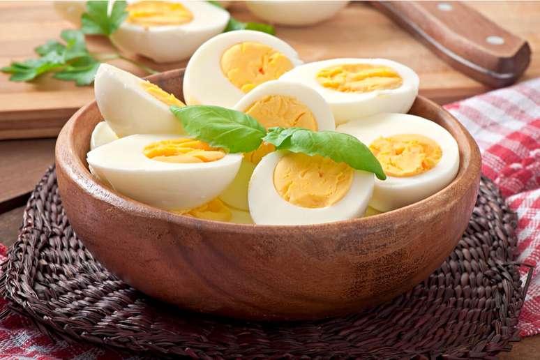 Ovos cozidos são fontes fáceis e rápidas de proteínas 