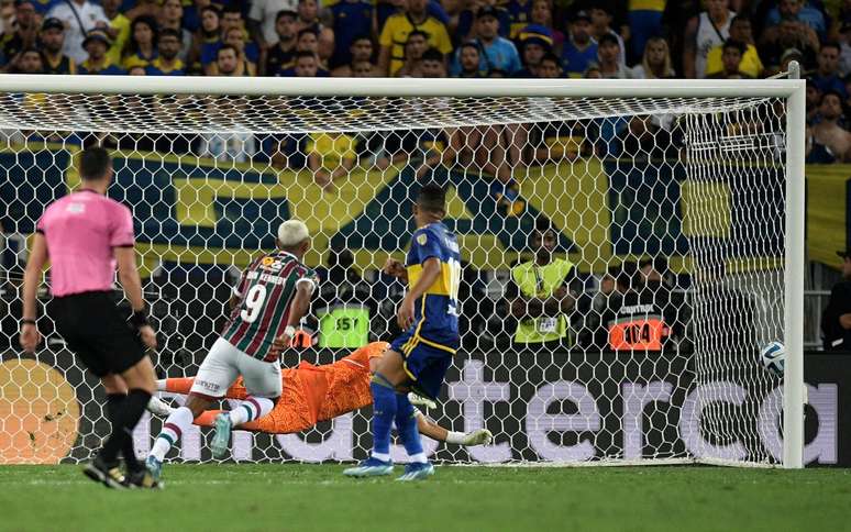 Torcedores do Santos não perdoam dupla após empate: 'Podem ir embora hoje'  - Lance!