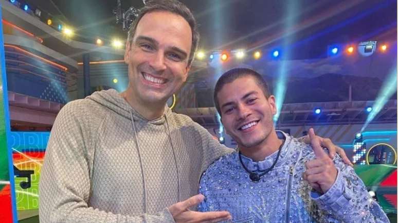 Tadeu Schmidt raises controversy when he appears alongside Arthur Aguiar: ‘My champion’