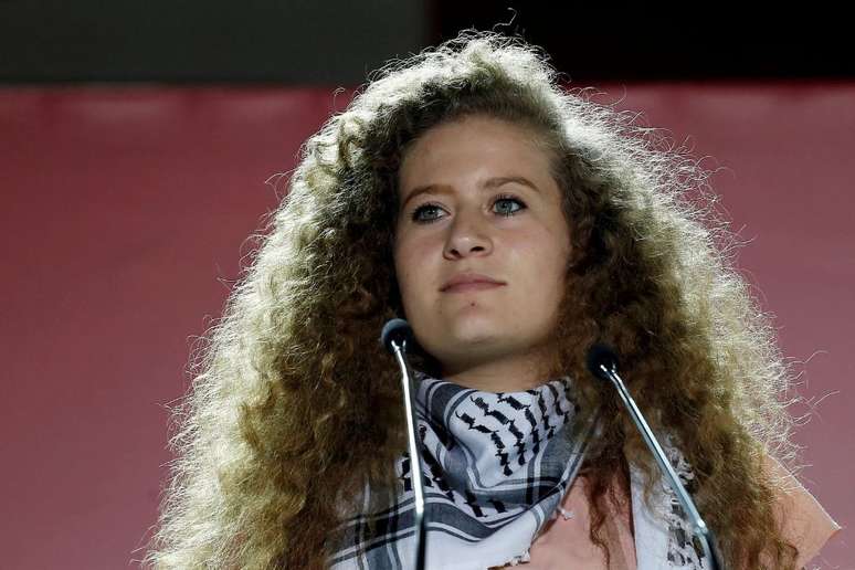 A jovem palestina Ahed Tamimi palestrou durante o Festival da Juventude Comunista da Grécia, em Atenas, em setembro de 2018. (Imagem de arquivo)