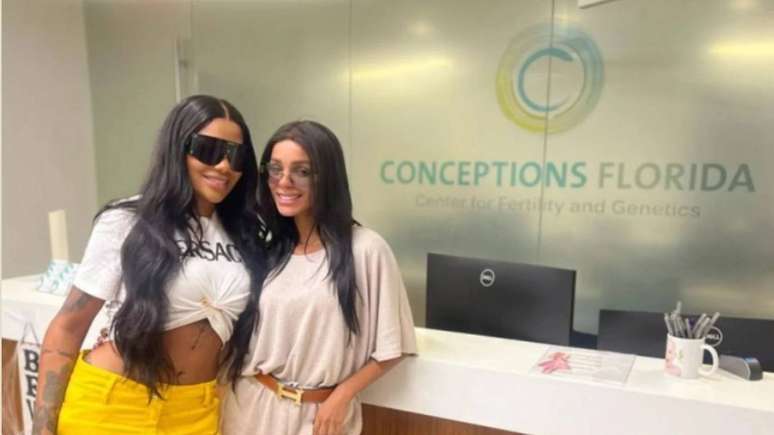 Ludmilla e Brunna Gonçalves em clínica de fertilização nos EUA