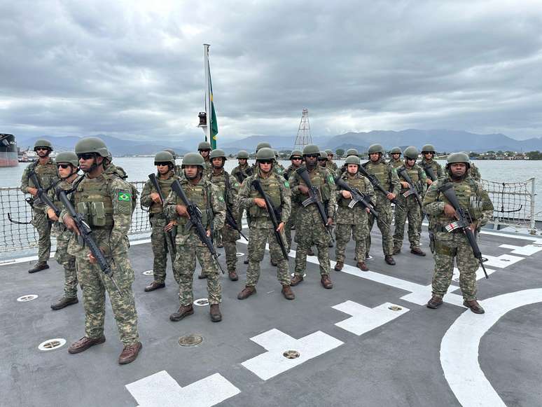 Militares da Marinha iniciam operação de GLO no Porto de Santos