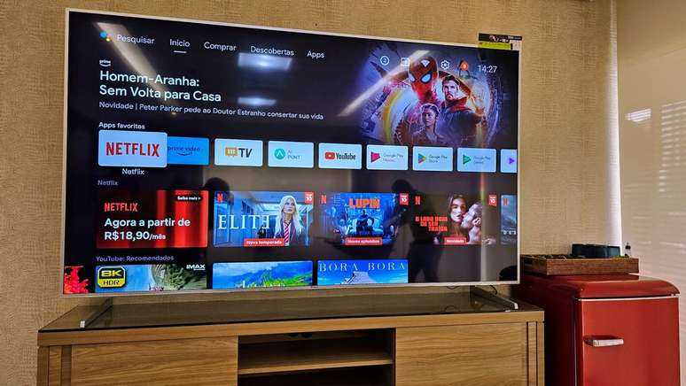 A Philco PTV98F8TAGCM tem Android TV (Imagem: Jucyber/Canaltech)