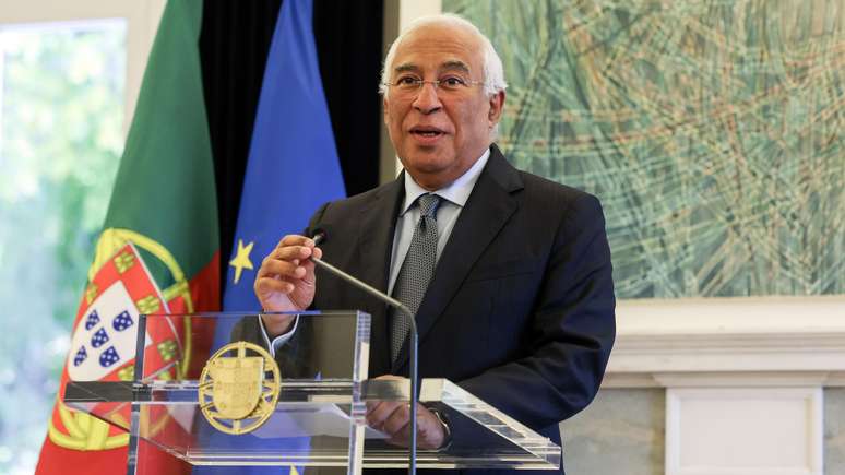 No poder desde 2015, o primeiro-ministro de Portugal, António Costa, renunciou ao cargo por causa de investigação de suposto caso de corrupção