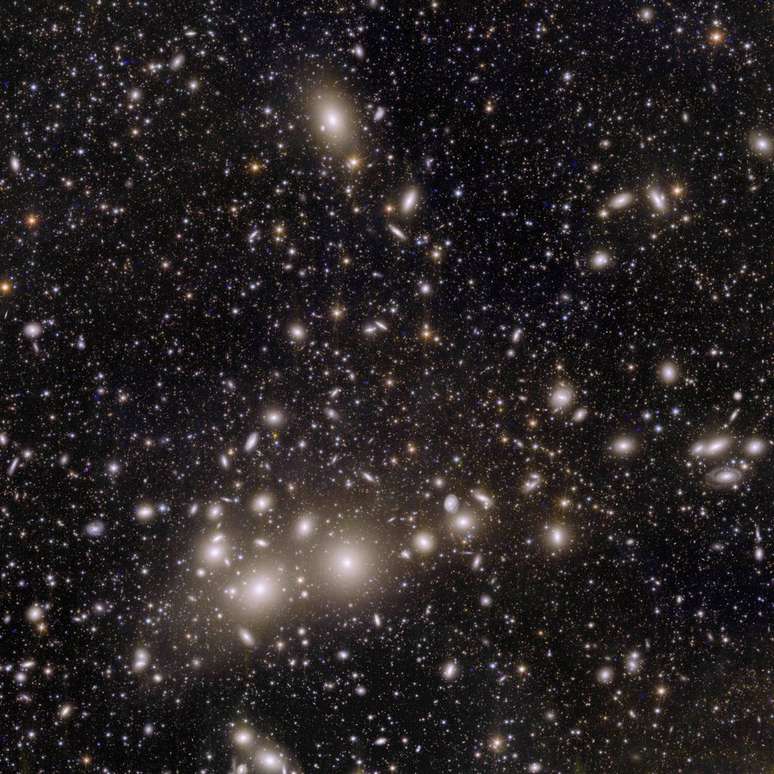 Aglomerado de galáxias Perseu (Imagem: Reprodução/ESA/Euclid Consortium/NASA,J.-C. Cuillandre, G. Anselmi)