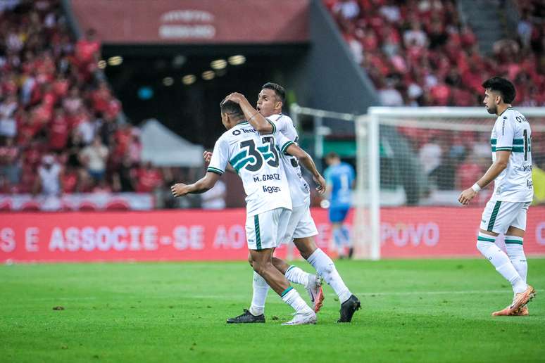 Coritiba é gigante em cima do Athletico e vence após oito jogos