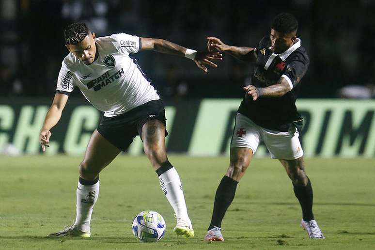 Tiquinho Soares não atua pelo Botafogo contra o Grêmio, pelo Campeonato Brasileiro –