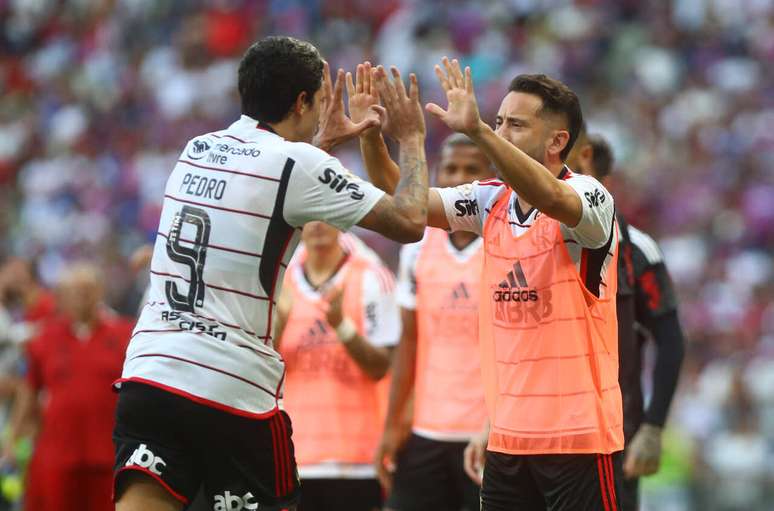 Everton Ribeiro incentivou o Flamengo no vestiário antes do triunfo sobre o Fortaleza no Castelão –