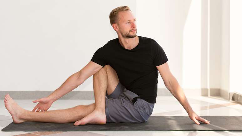 Yoga e câncer de próstata: como a prática ajuda a fortalecer a saúde do  homem?