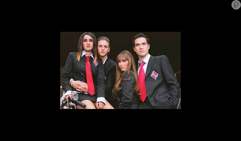 Look para show do RBD: Gravata, saia ou camisa da banda? Confira 18 peças de roupa para ficar com o visual perfeito na 'Soy Rebelde Tour'.