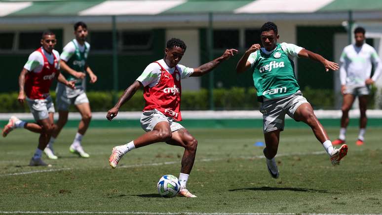 Palmeiras treina de olho no Flamengo e Endrick brinca sobre convocação:  Veiga gravará meu trote