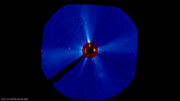 Ejeção de massa coronal resultante de uma erupção de filamento na manhã do dia 6 de novembro (Imagem: Reprodução/NASA/SOHO)