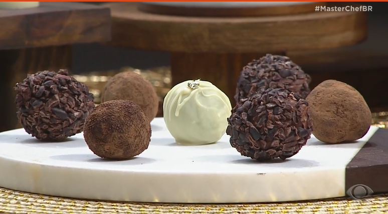 Entenda as diferenças entre bombons e trufas