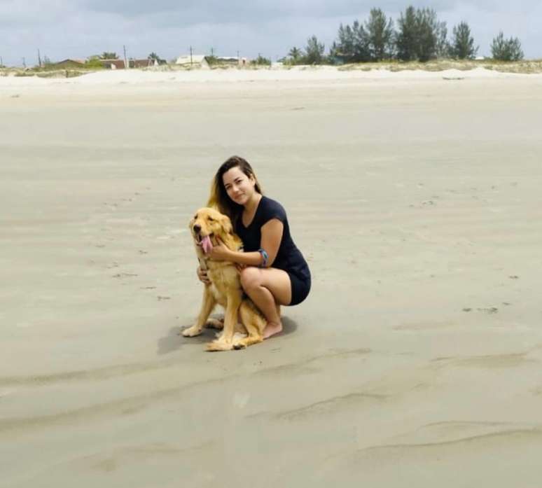 Max est&aacute; com a fam&iacute;lia h&aacute; quatro anos