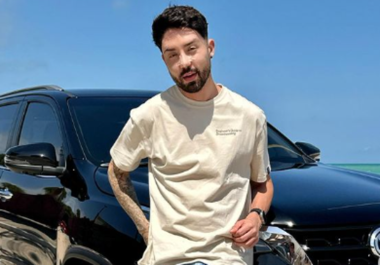 Rico Melquíades repousa em casa após internação