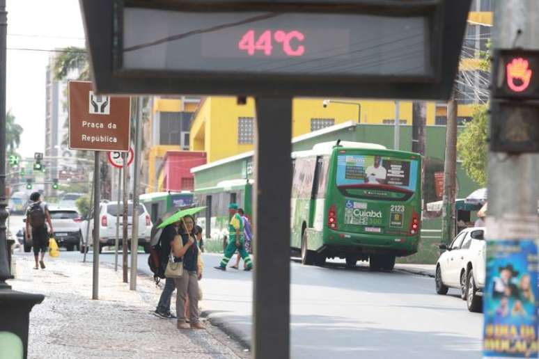Termômetro no centro de Cuiabá indica 44 graus; El Niño e efeitos das mudanças climáticas têm contribuído para o aumento das temperaturas