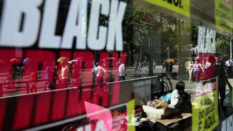 Compras da Black Friday devem movimentar R$ 15,5 bilhões neste ano, segundo Associação Brasileira das Empresas de Cartões de Crédito e Serviços (Abecs)