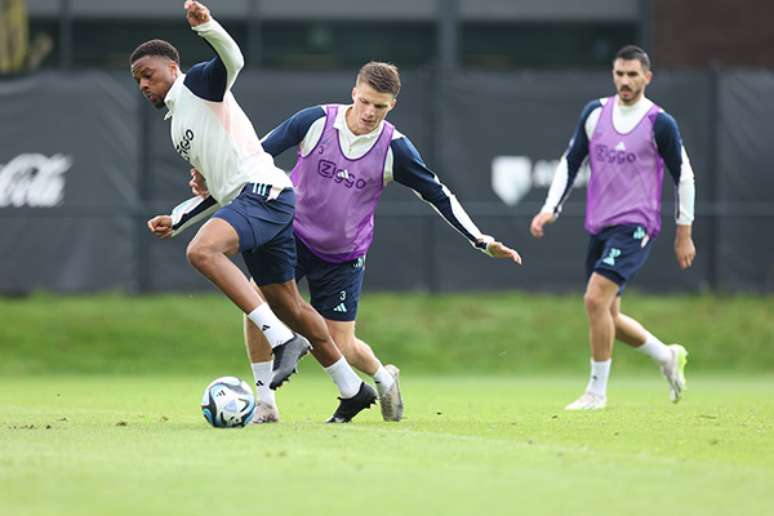 Jogadores do Ajax durante treinamento da equipe –