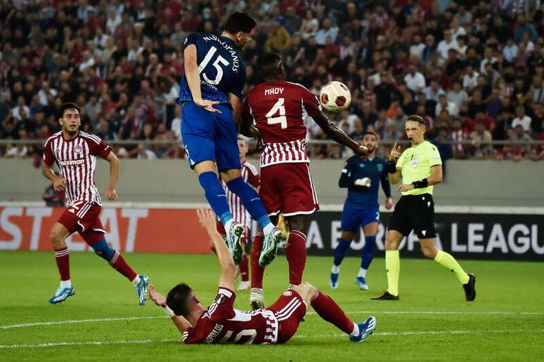 Olympiacos venceu o West Ham com brilho de Rodinei na última rodada –