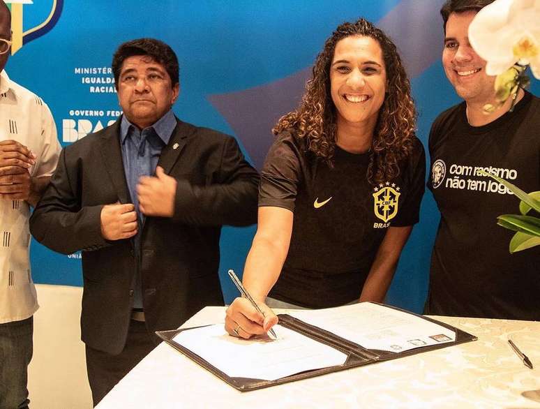 Anielle Franco assinou protocolo de intenções de ações contra o racismo com a Confederação Brasileira de Futebol no dia 24 de setembro