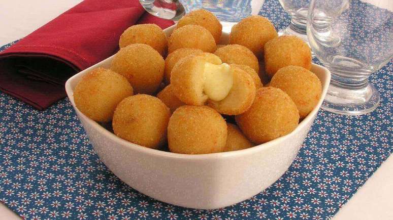 Bolinha de queijo tradicional