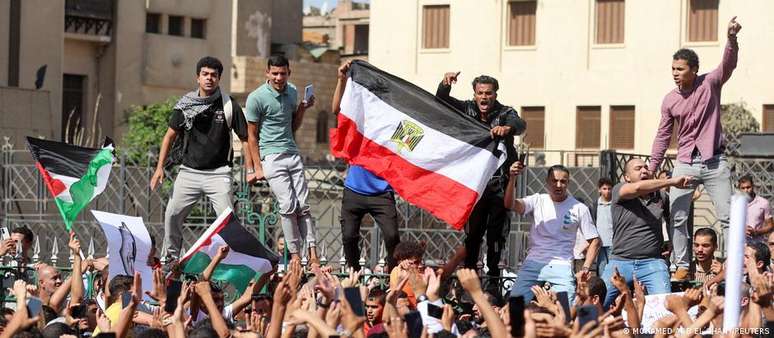 Egípcios expressam solidariedade aos palestinos, pedem posição de