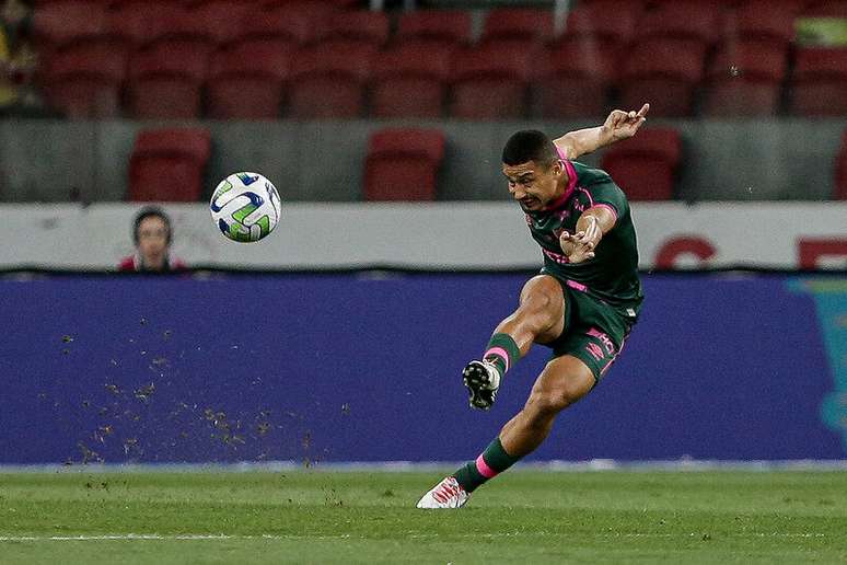 André terminou a partida como capitão do Fluminense –