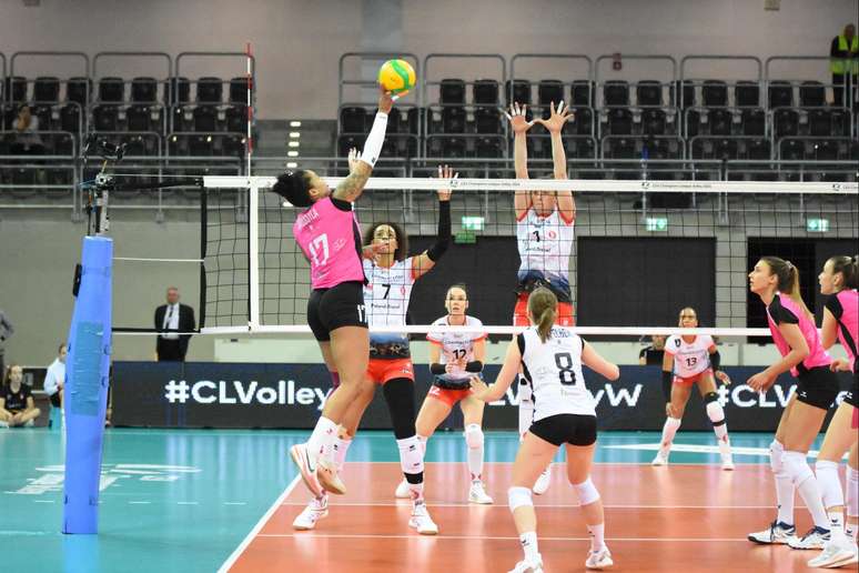 Brasileiras se enfrentaram no clássico polonês nessa quarta (08) pela Champions League de vôlei