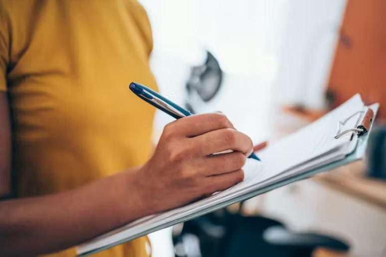 Busy times, experts say, are essential for people to solve problems and tend to be less attentive and more dependent on mental shortcuts. Busy times, experts say, are essential for people to solve problems and tend to be less attentive and more dependent on mental shortcuts.