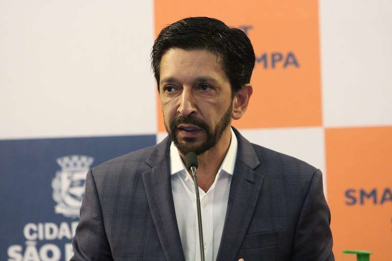 O prefeito Ricardo Nunes afirmou que o munic&iacute;pio n&atilde;o criar&aacute; taxas para o enterramento da rede el&eacute;trica