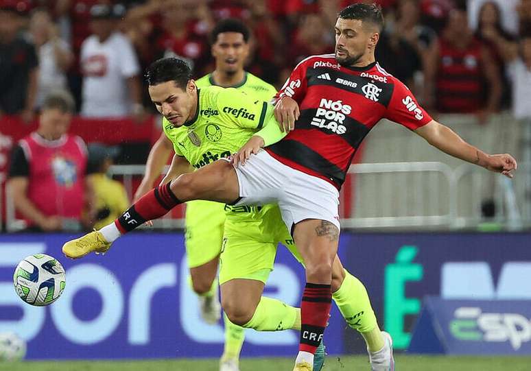 Flamengo atropela o Palmeiras e volta à briga pelo título do Brasileirão -  Lance!