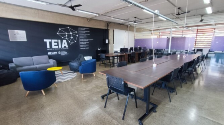 Também disponível no Grajaú, os coworkings possuem salas de reunião e mesas com e sem computador