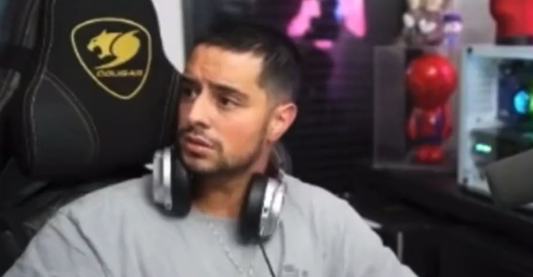 The streamer interrupts the live broadcast when he is surprised by the news of the dog’s death;  I wait